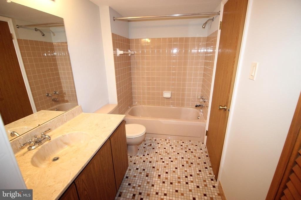 11 Belmont Station - Photo 2