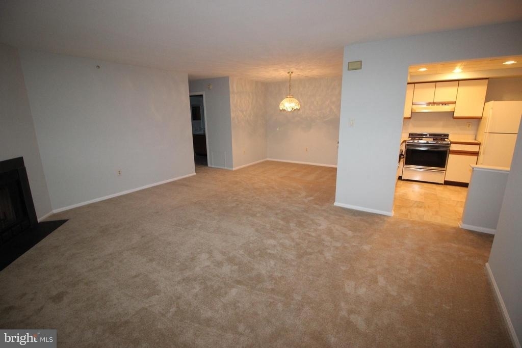 11 Belmont Station - Photo 5