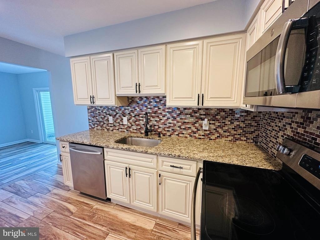 319 Canterbury Court - Photo 5
