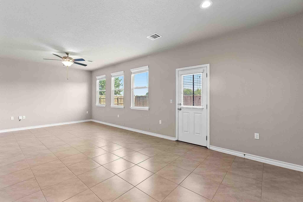 11724 Saddle Rock Dr - Photo 6