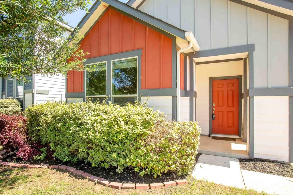 11724 Saddle Rock Dr - Photo 0