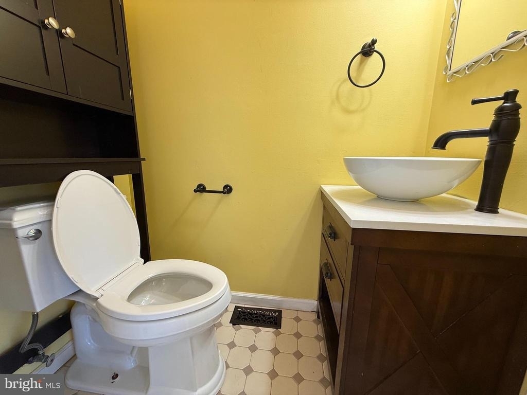 210 Kuser Road - Photo 6