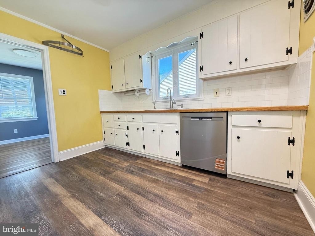 210 Kuser Road - Photo 3