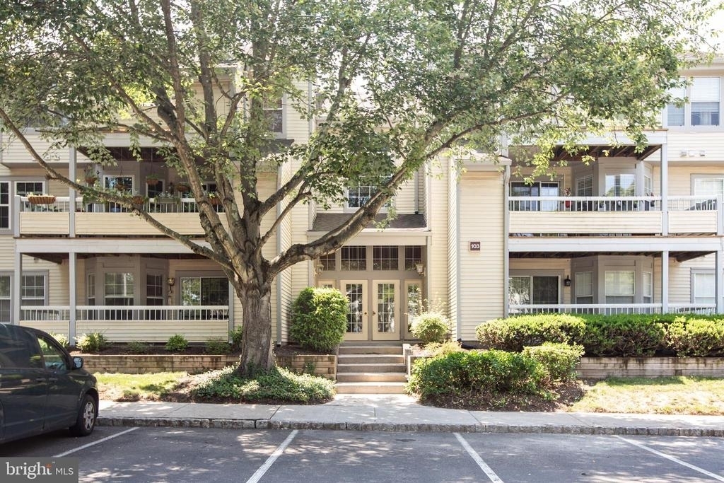103 Claridge Court - Photo 0