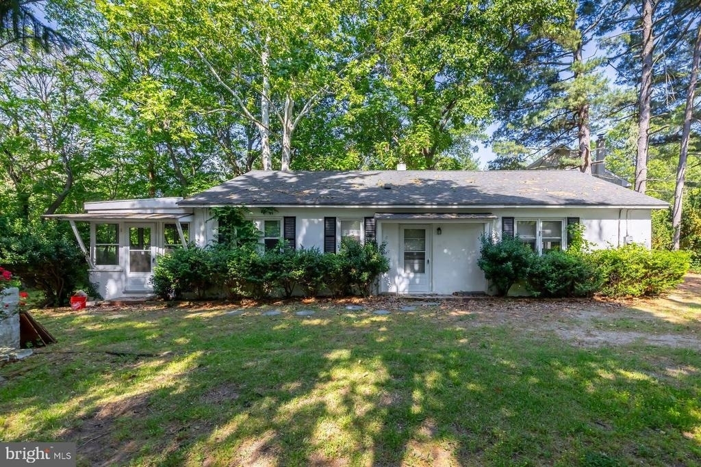 1100 Woodlawn Avenue - Photo 0