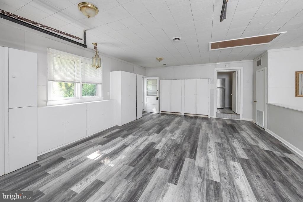 1100 Woodlawn Avenue - Photo 5