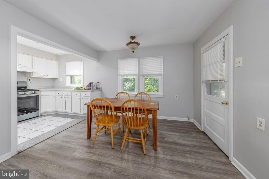 1100 Woodlawn Avenue - Photo 3