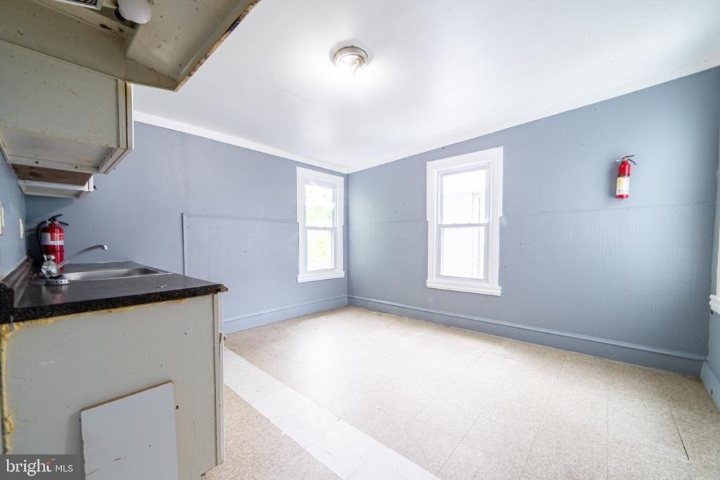 351 N Laurel Street - Photo 1