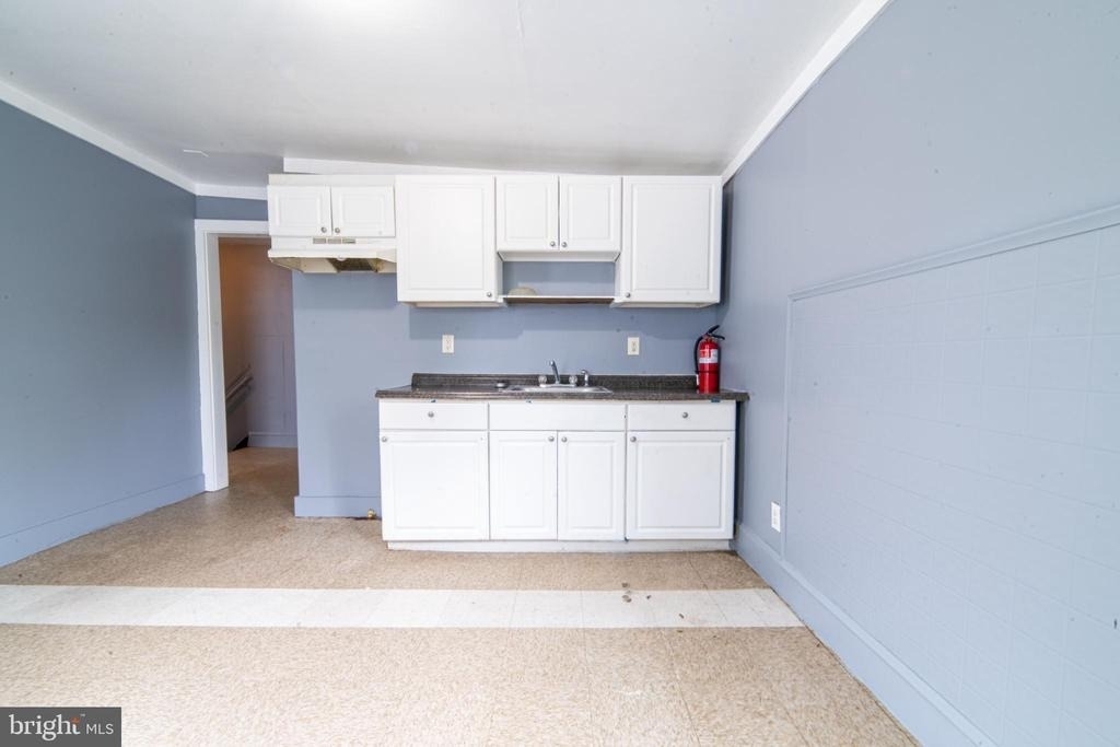 351 N Laurel Street - Photo 3