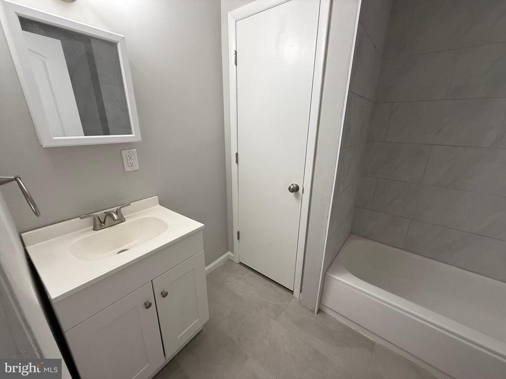 212 Warren Street - Photo 2