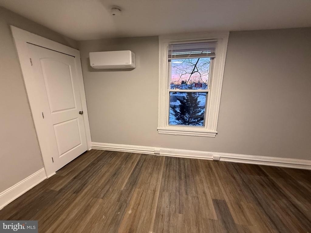 212 Warren Street - Photo 5