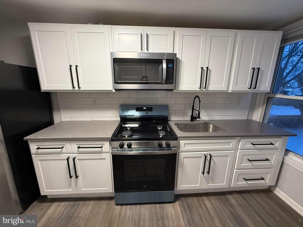212 Warren Street - Photo 0