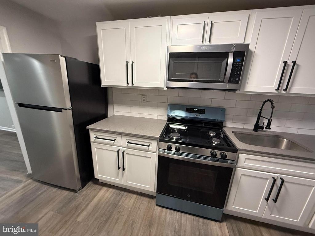 212 Warren Street - Photo 4