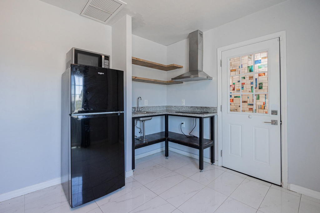 4001 N 15th Avenue - Photo 5