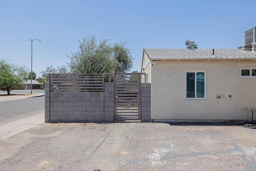 4001 N 15th Avenue - Photo 1