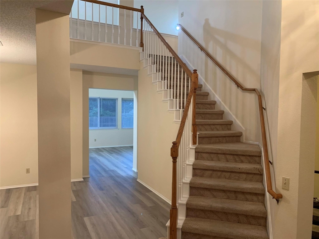 10911 Grassmere Ct - Photo 2
