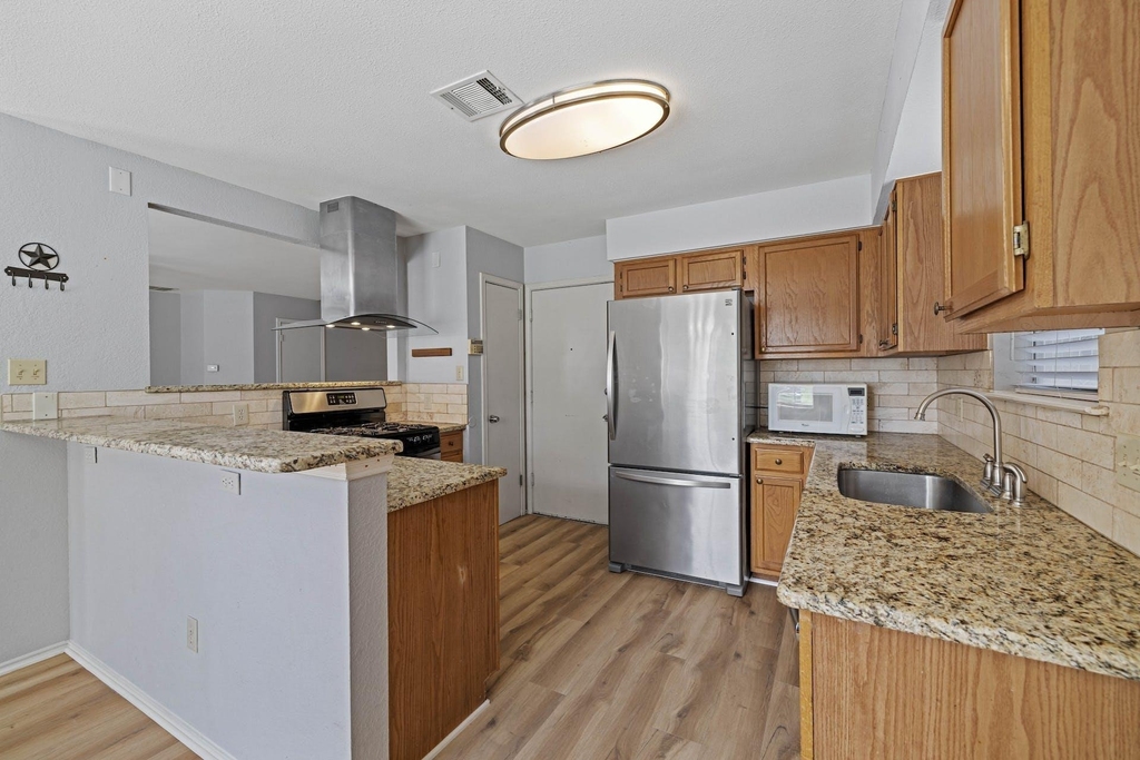 8413 Priest River Dr - Photo 2