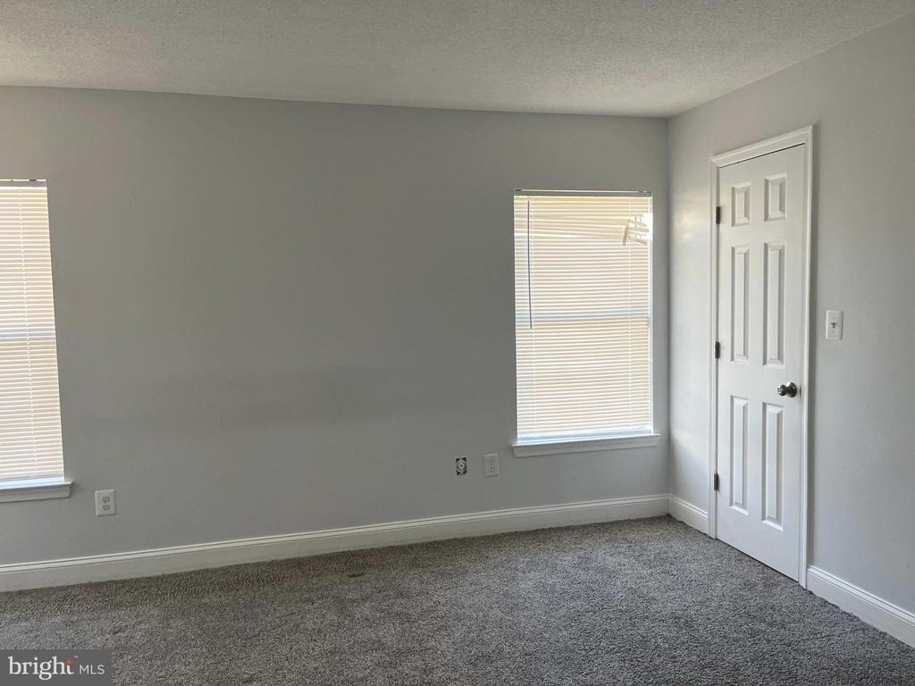 1005 Summerglenn Court - Photo 10