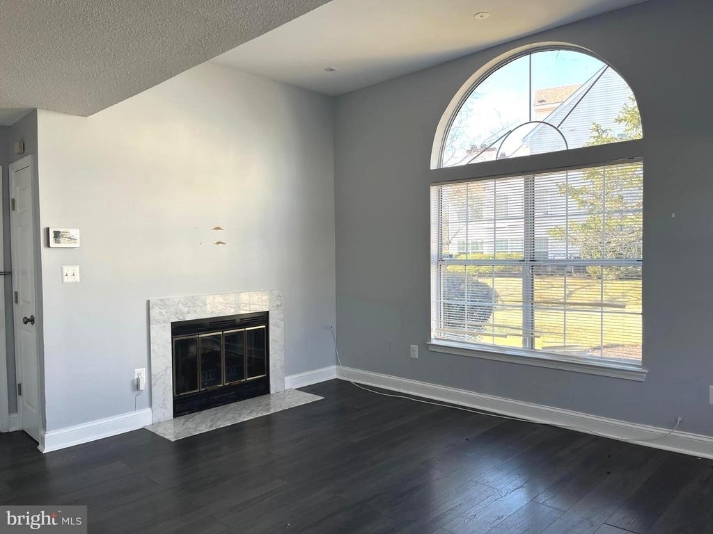 1005 Summerglenn Court - Photo 4