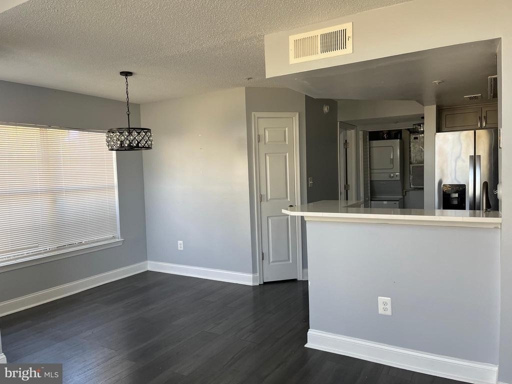 1005 Summerglenn Court - Photo 7