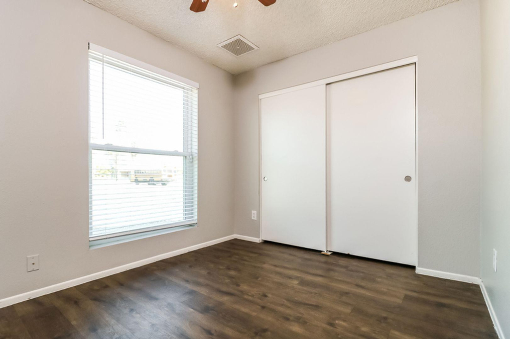 1323 W Rosemonte Drive - Photo 12