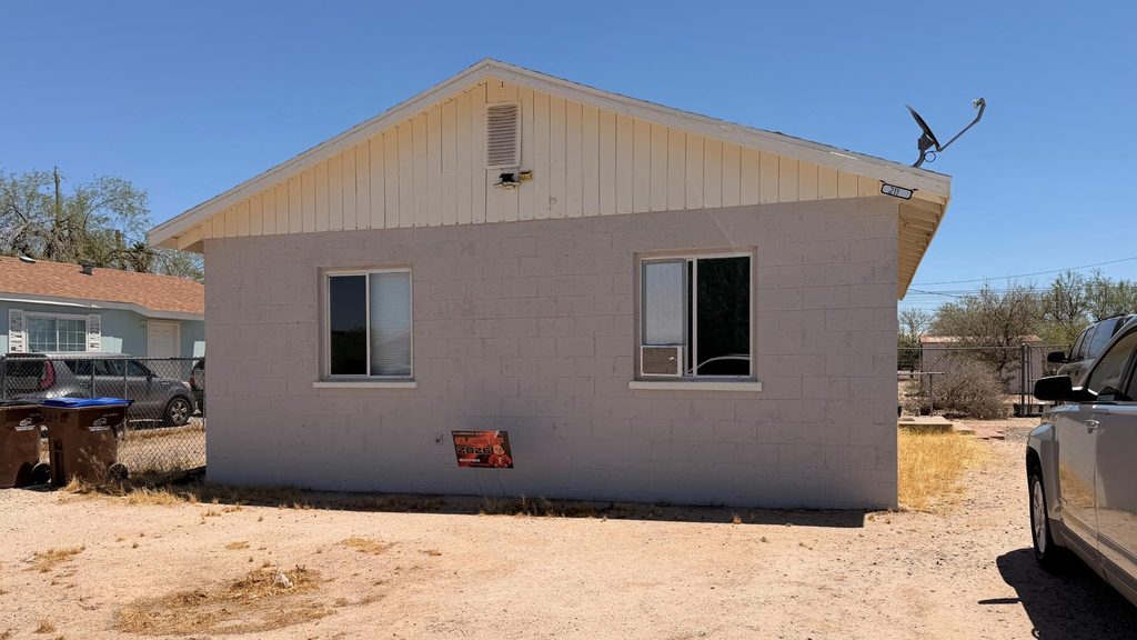 211 S Desoto Street - Photo 0