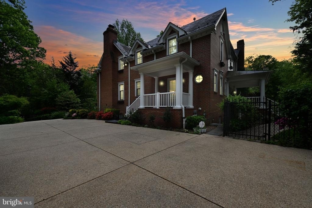 6907 Bradley Boulevard - Photo 8