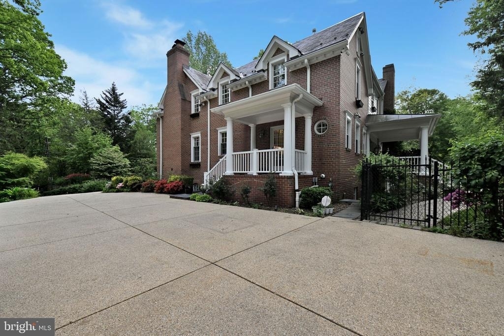6907 Bradley Boulevard - Photo 7