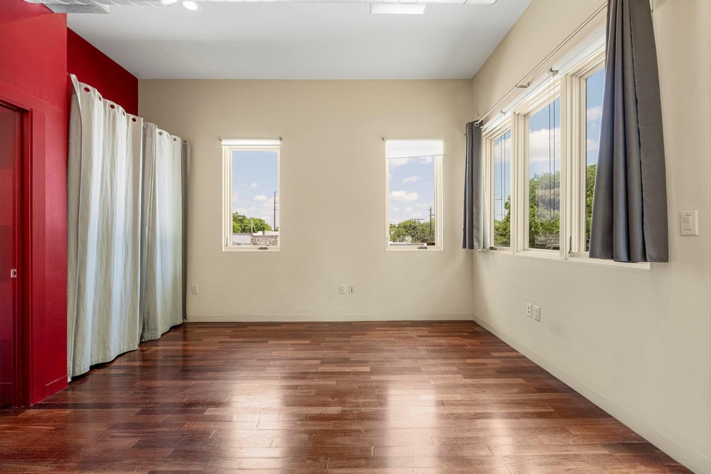 4015 Guadalupe St - Photo 2