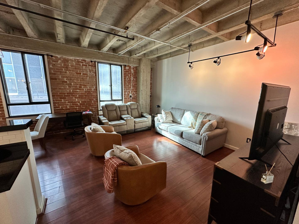 114 W Adams Street - Photo 0