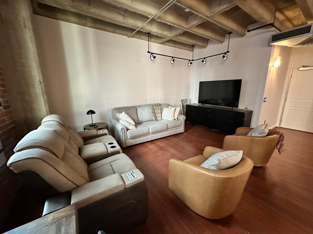 114 W Adams Street - Photo 11