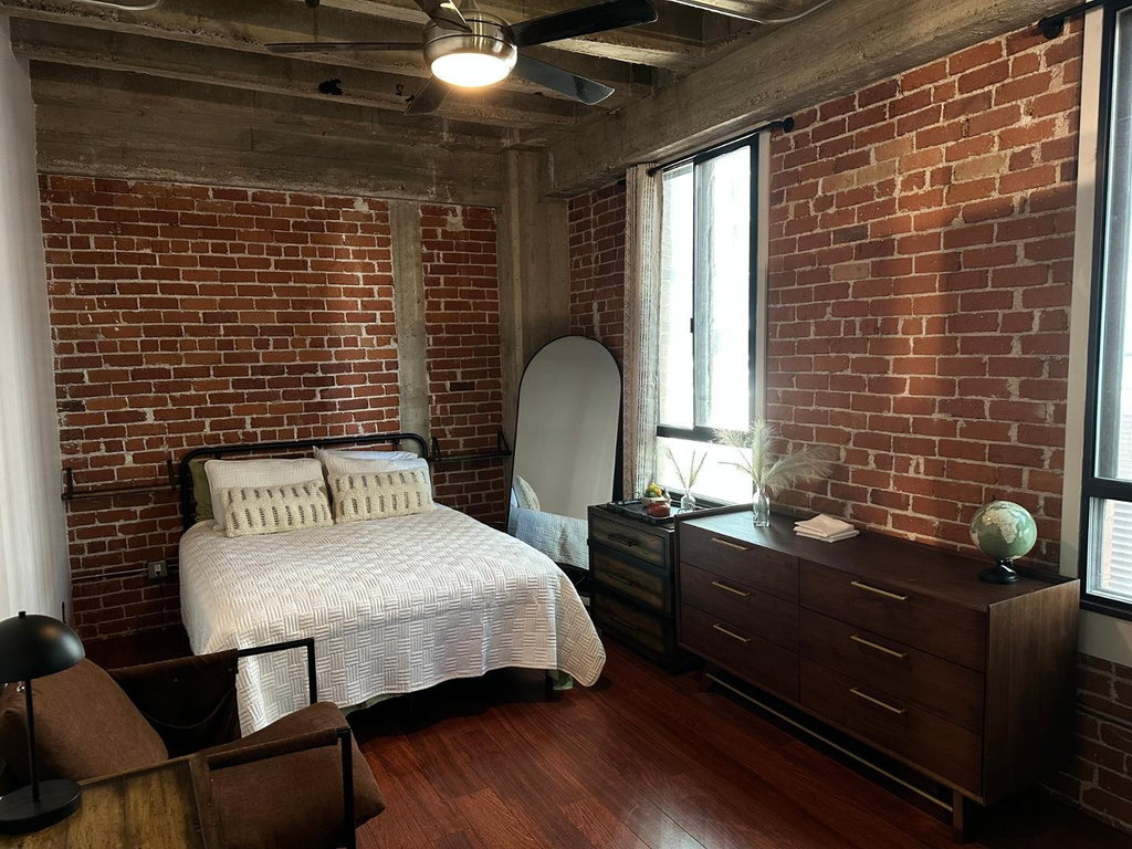 114 W Adams Street - Photo 5