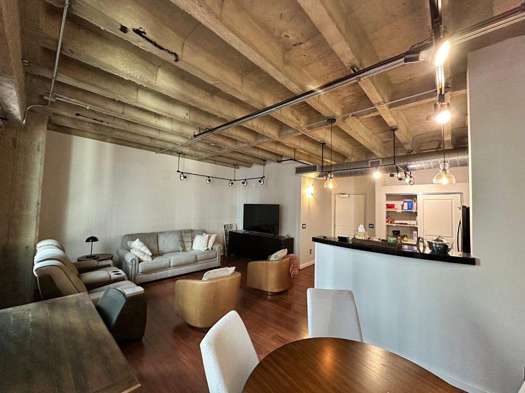114 W Adams Street - Photo 9