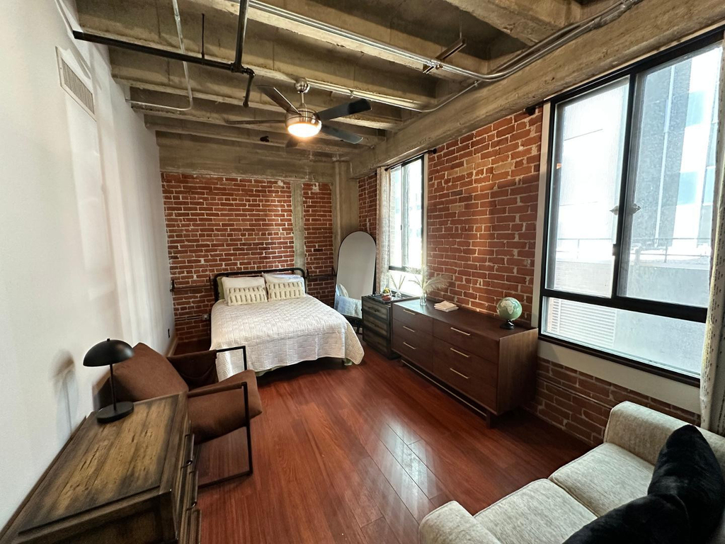 114 W Adams Street - Photo 4