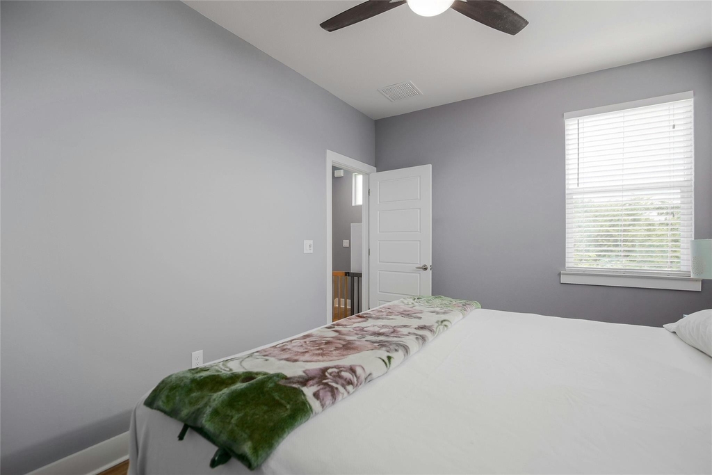 7607 Providence Ave - Photo 16