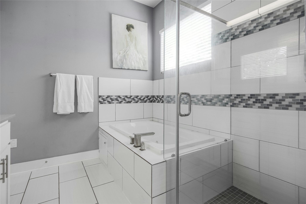 7607 Providence Ave - Photo 14