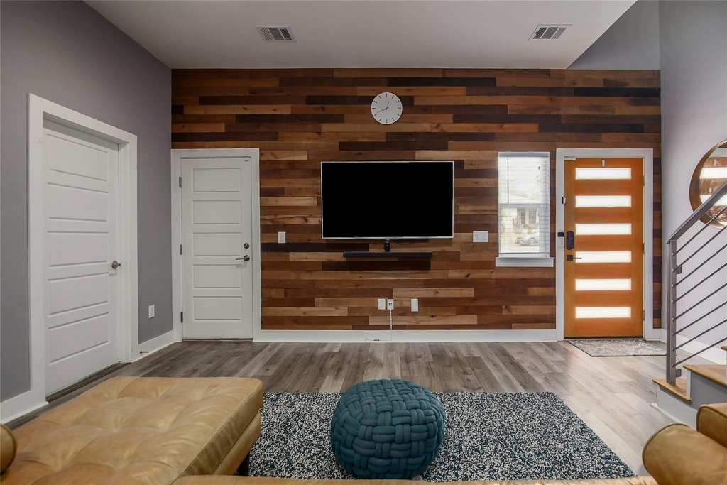 7607 Providence Ave - Photo 9