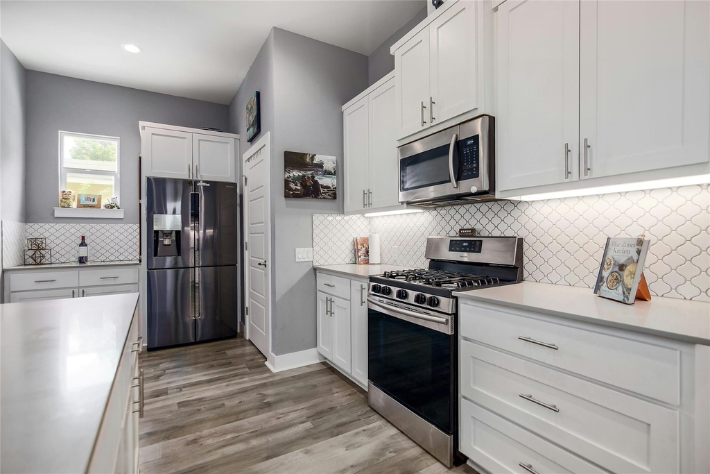 7607 Providence Ave - Photo 5