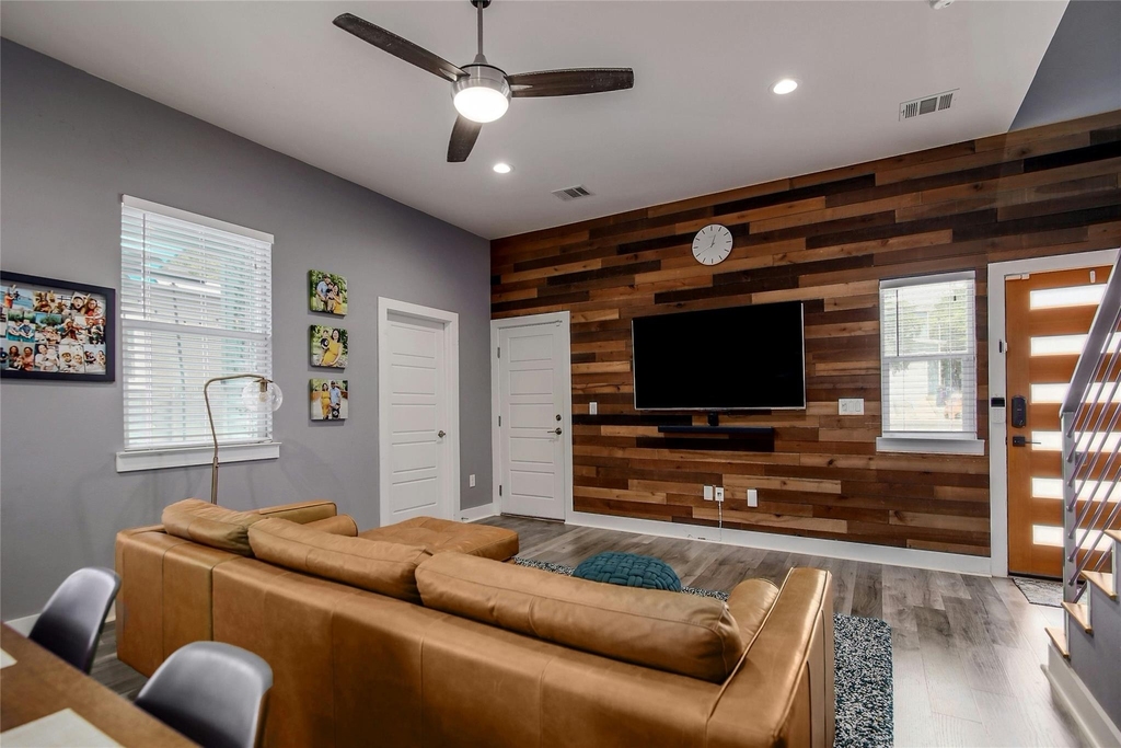 7607 Providence Ave - Photo 10