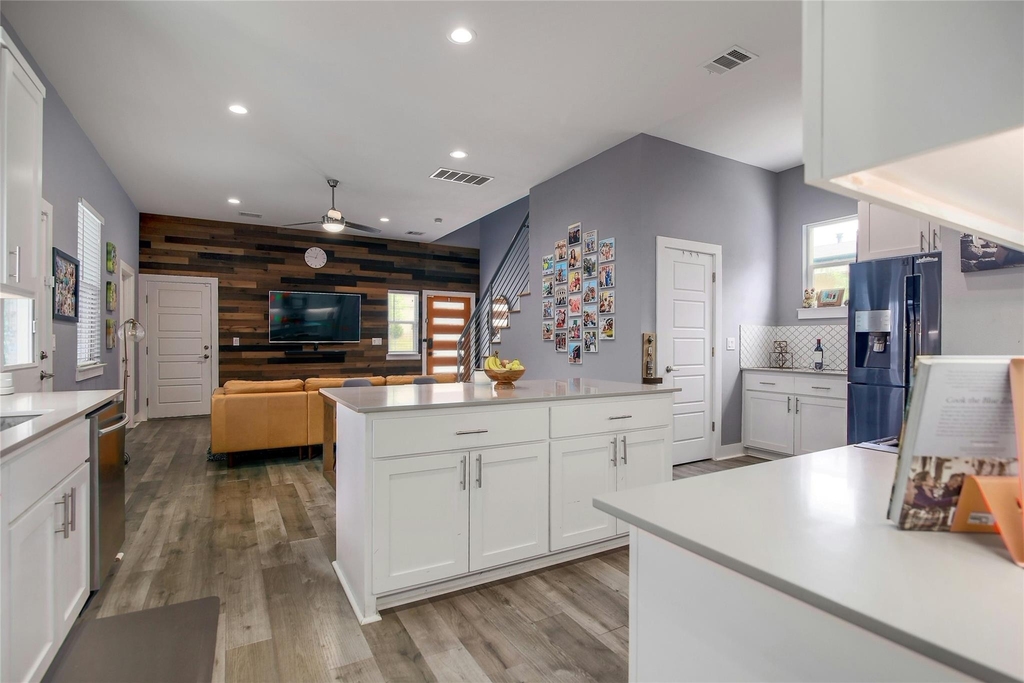 7607 Providence Ave - Photo 8
