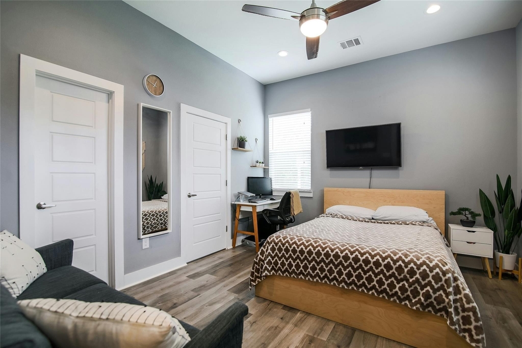 7607 Providence Ave - Photo 12