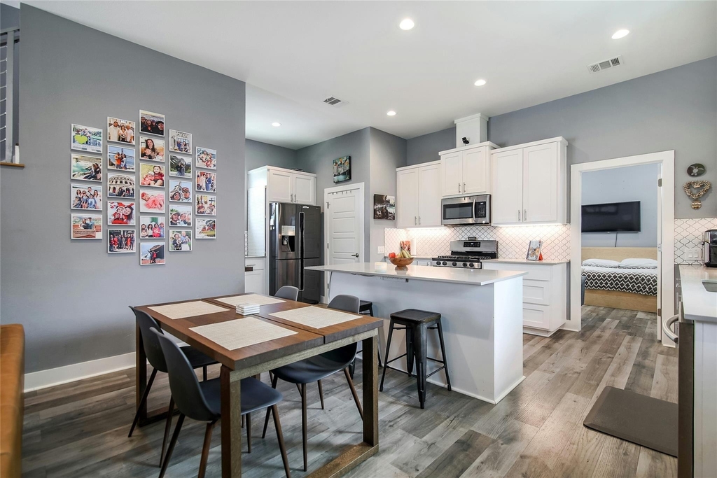 7607 Providence Ave - Photo 4