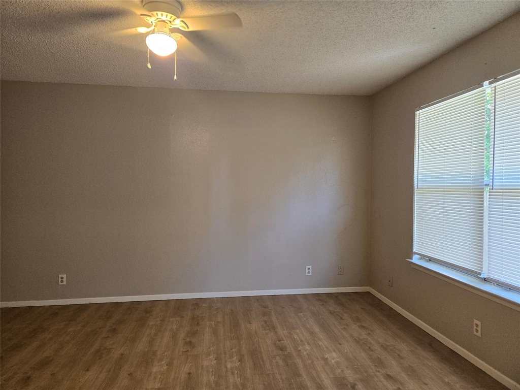 1011 Ridgemont St - Photo 8