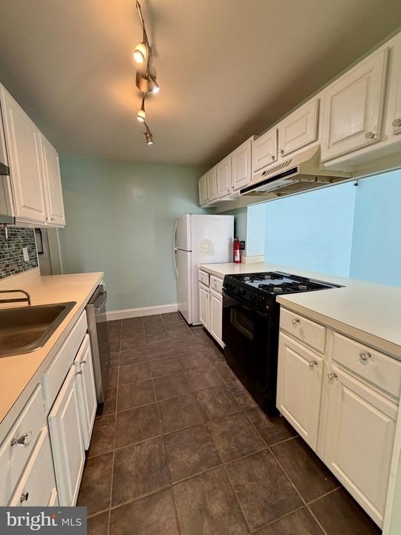 401 Waters Edge Drive - Photo 17