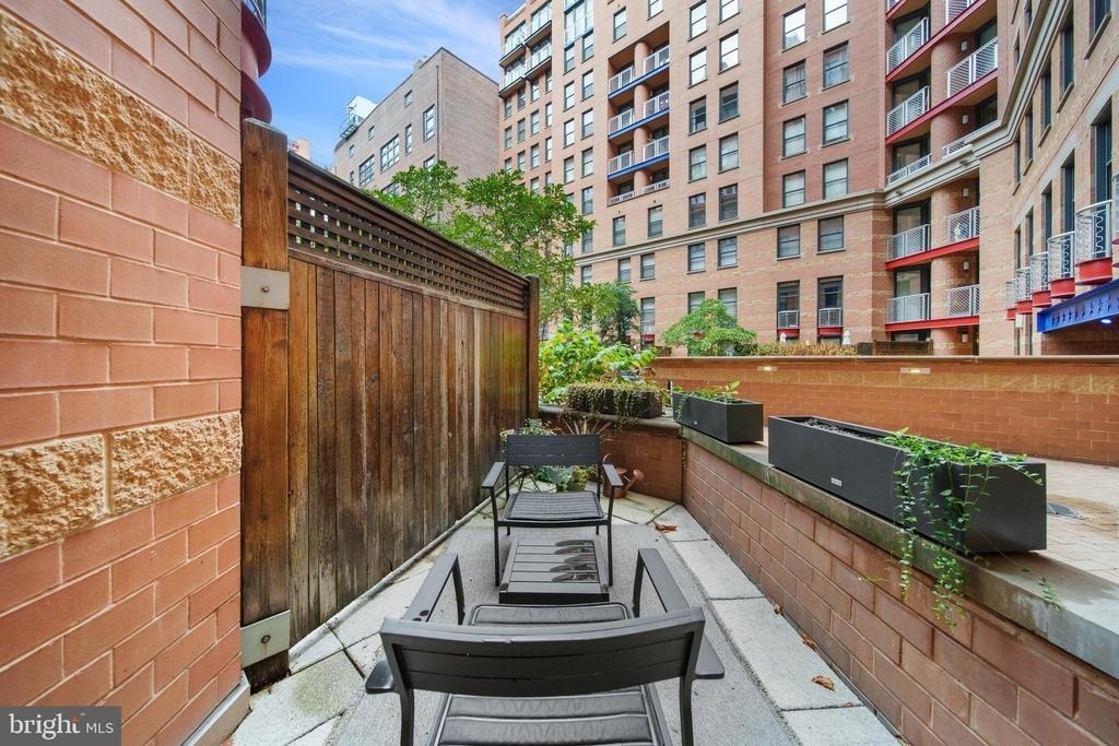 616 E Street Nw - Photo 6