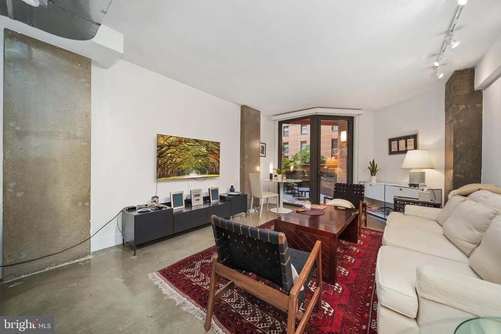 616 E Street Nw - Photo 1