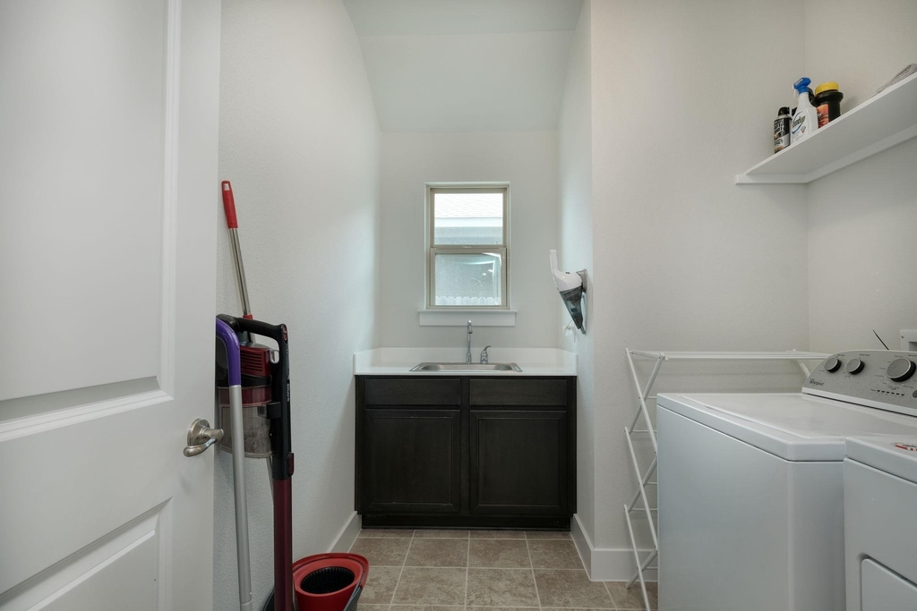 229 Finstown St - Photo 17