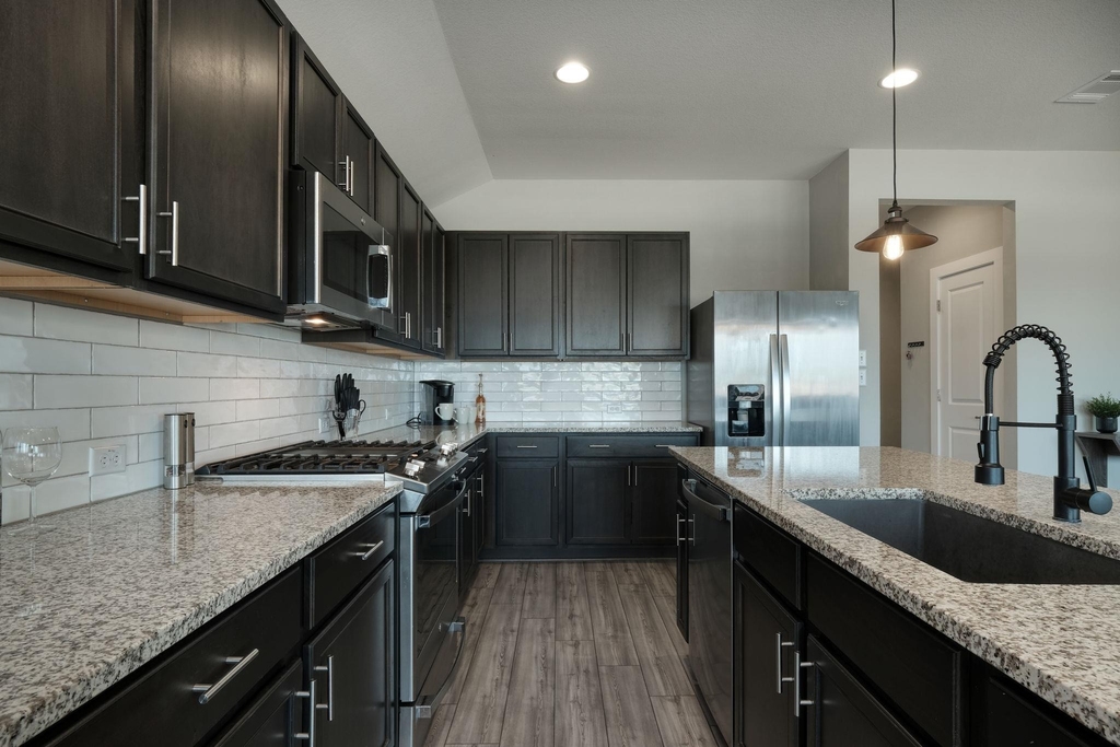 229 Finstown St - Photo 8