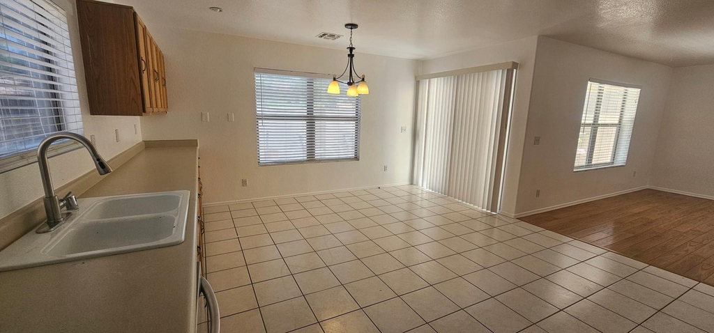 18611 N 22nd Street - Photo 3