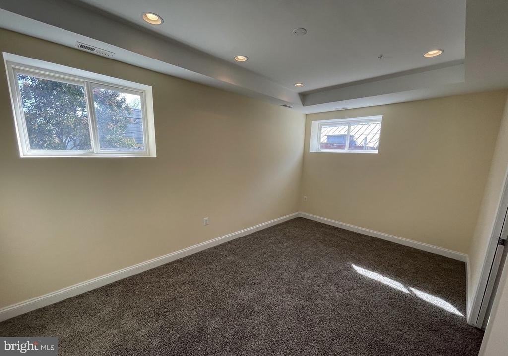 532 8th Street Se - Photo 13
